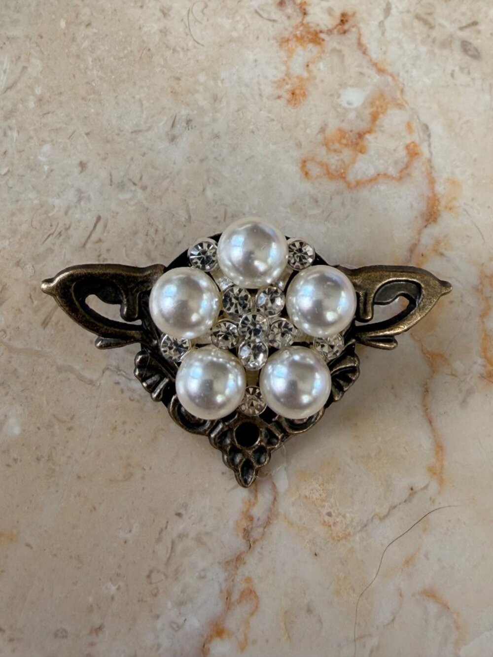 Vintage Pearl & Rhinestone Brooch Pin With Brass Filigree Design In Gift Box